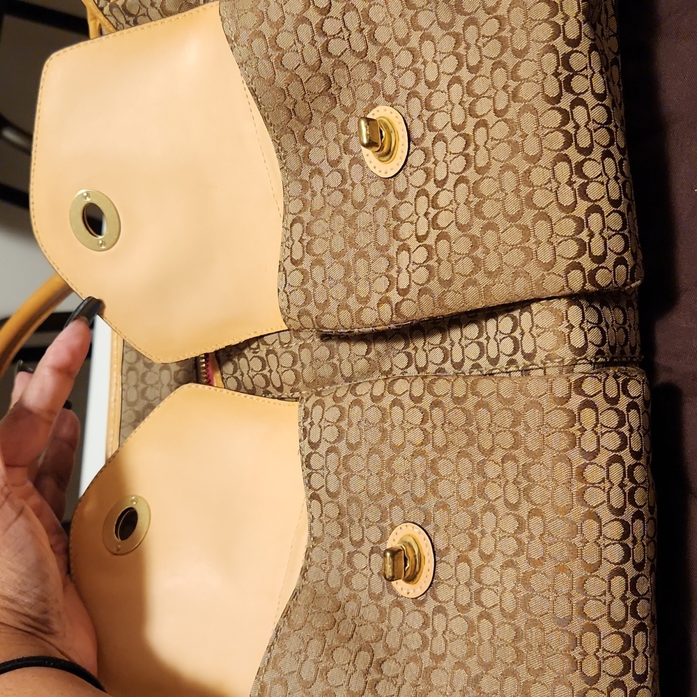 Coach Brown and Tan Large Signature Laptop bag (NEEDS  MINOR HANDLE REPAIR) - Picture 4 of 16